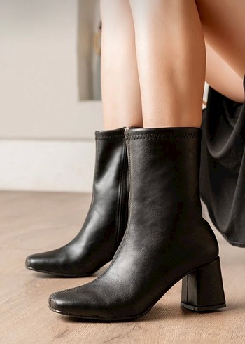 Siyah Deri Tokalı Kadın Topuklu Bot - Görsel 2