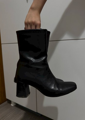 Siyah Deri Tokalı Kadın Topuklu Bot - Görsel 4