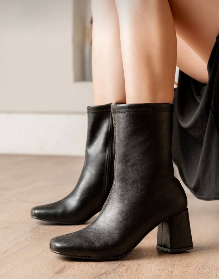 Siyah Deri Tokalı Kadın Topuklu Bot - Görsel 2