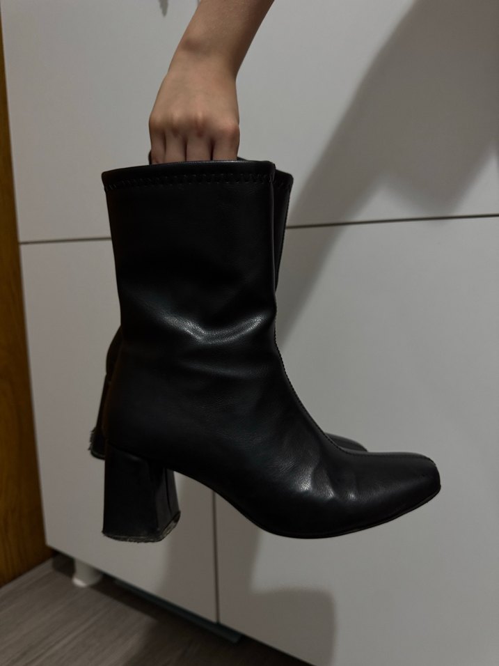 Siyah Deri Tokalı Kadın Topuklu Bot - Görsel 4