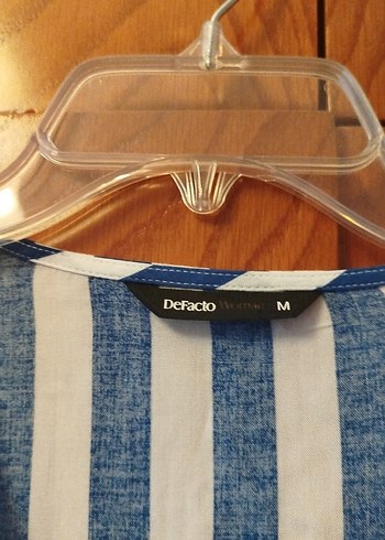 Mavi Çizgili V Yaka Bağlamalı Gömlek - Görsel 3