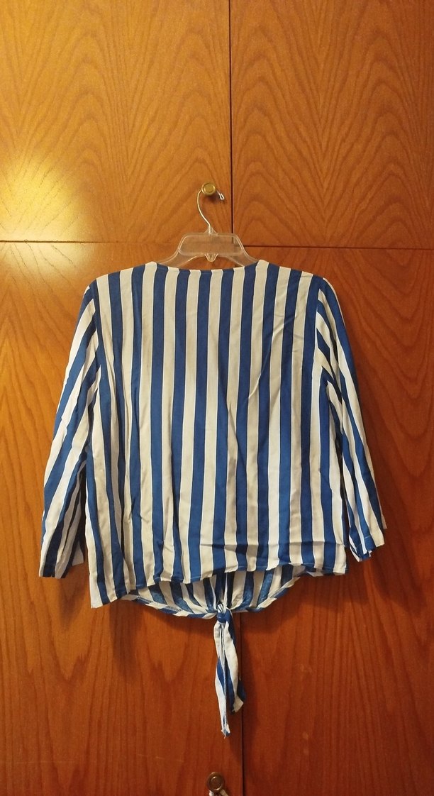 Mavi Çizgili V Yaka Bağlamalı Gömlek - Görsel 2