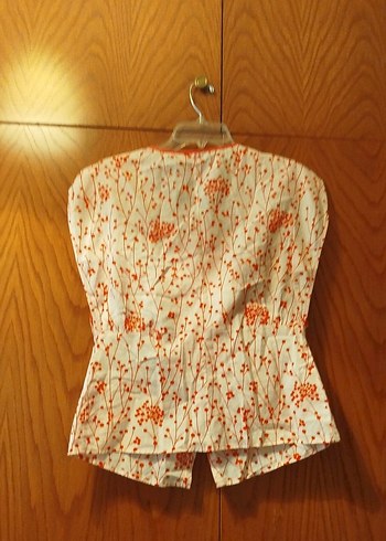 Kırmızı Desenli Düğmeli Bluzu - Görsel 2