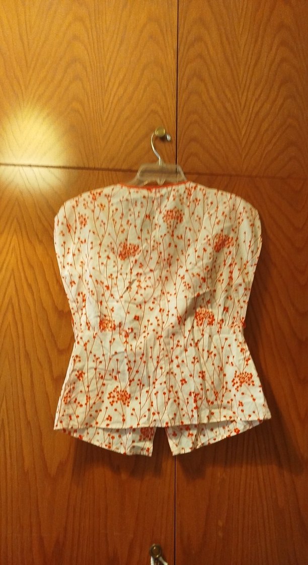 Kırmızı Desenli Düğmeli Bluzu - Görsel 2