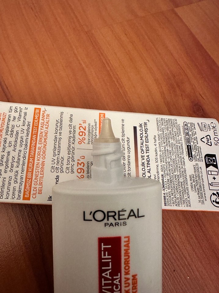 L'Oréal Revitalift Clinical Güneş Koruyucu SPF 50 - Görsel 3