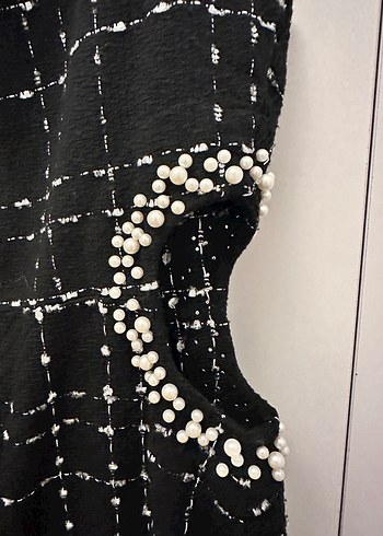 İnci Detaylı Siyah Ekoseli Midi Elbise - Görsel 3