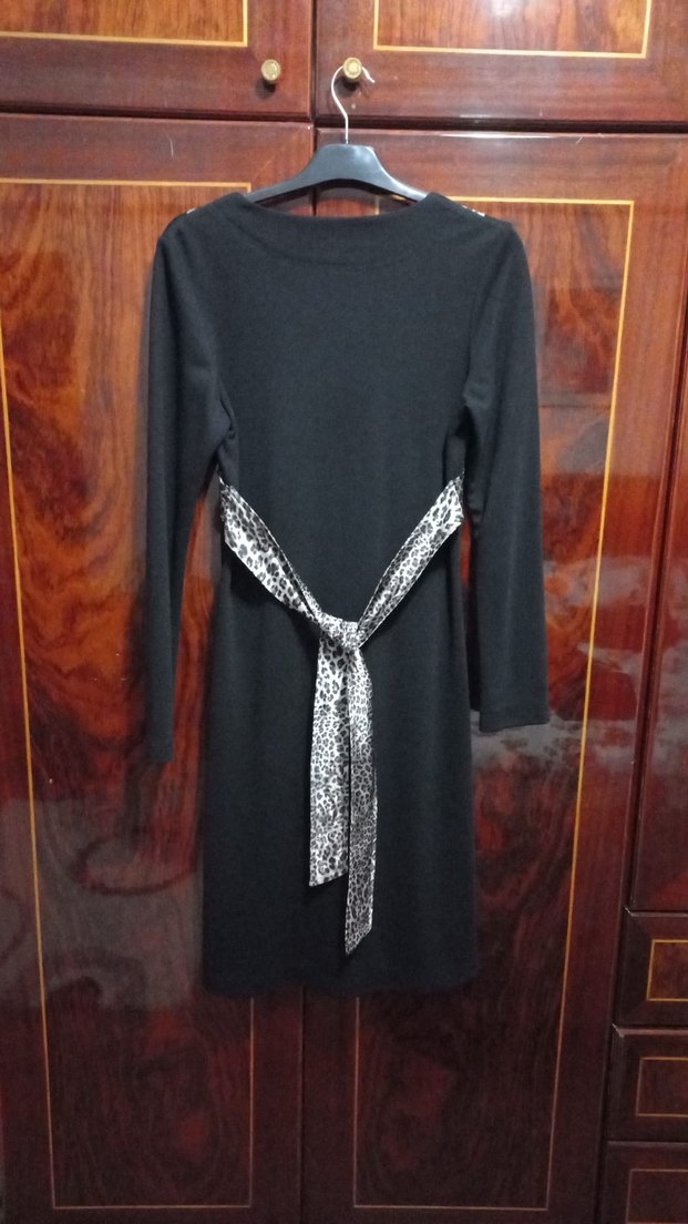 Uzun Kollu Siyah Yılan Desenli Uzun Elbise - Görsel 3