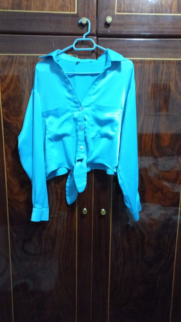 Mavi V-Yaka Düğmeli Kadın Gömlek - Görsel 3