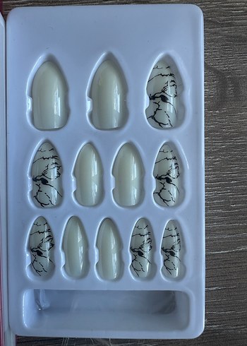 Kendinden Yapışkanlı Beyaz Tırnak Süsü - Görsel 2