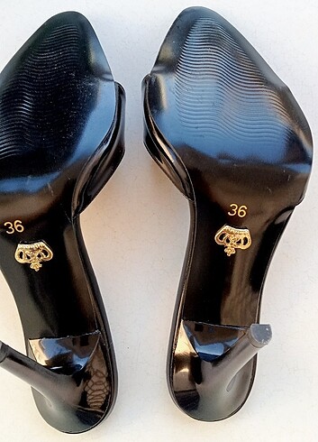 36 Beden siyah Renk Stiletto rugan terlik.