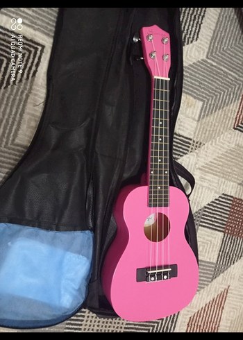 Pembe Renkli Ukulele