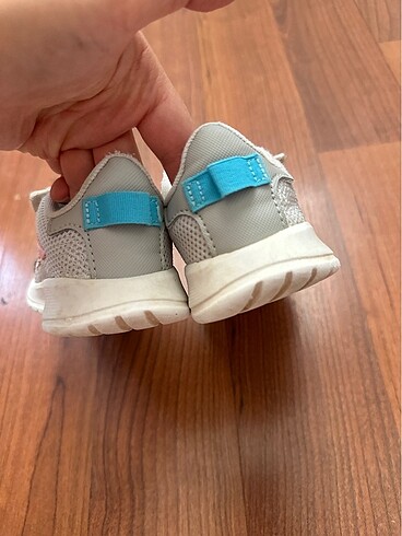 24 Beden Adidas orijinaldir
