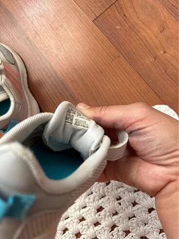 24 Beden gri Renk Adidas orijinaldir