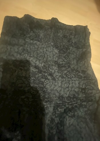 Siyah gri çiçek desenli Midi Straplez Elbise - Görsel 3