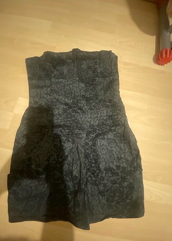 Siyah gri çiçek desenli Midi Straplez Elbise - Görsel 2