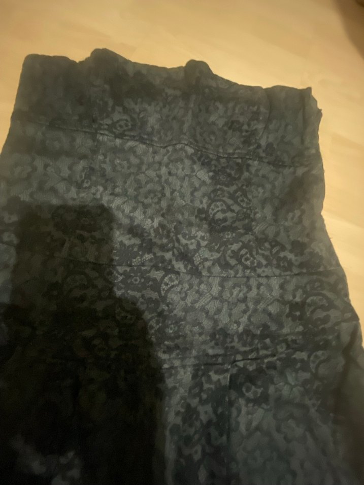 Siyah gri çiçek desenli Midi Straplez Elbise - Görsel 3