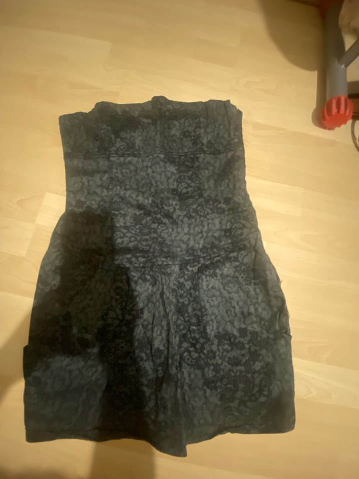 Siyah gri çiçek desenli Midi Straplez Elbise - Görsel 2