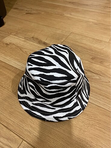 bucket zebra şapka