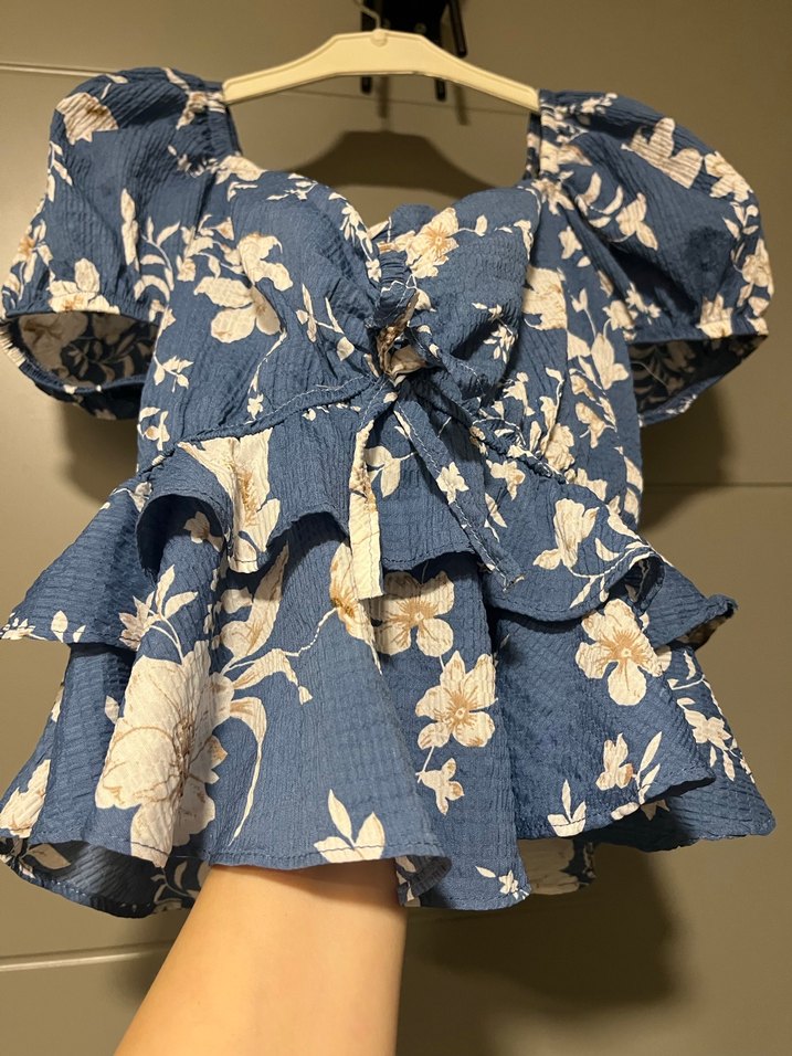 Çiçek Desenli Volanlı Kadın Bluz - Görsel 2