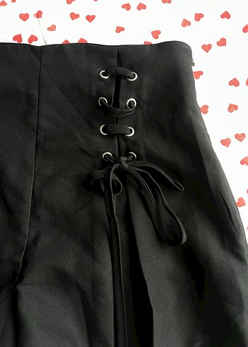 Kuş Gözü Detaylı Bağlamalı Siyah Gotik Mini Şort Etek - Görsel 3