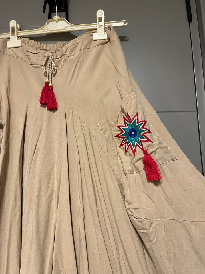 Püsküllü Nakışlı Bej Bohem Etek - Görsel 2