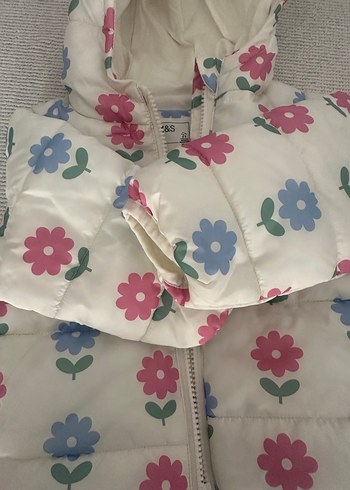 Marks and Spencer Kız Çocuk Çiçek Desenli Kapüşonlu Mont - Görsel 3