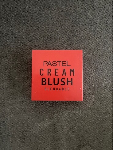 Pastel cream blush