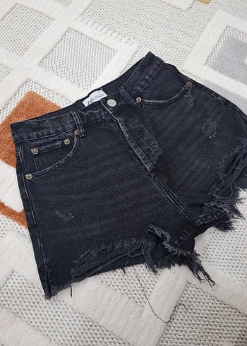 zara Siyah Yırtık Mini Kot Şort - Görsel 3
