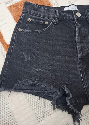 zara Siyah Yırtık Mini Kot Şort - Görsel 2