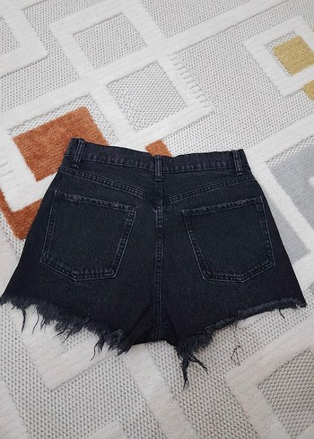 zara Siyah Yırtık Mini Kot Şort - Görsel 4
