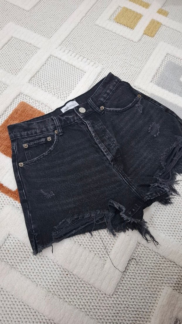zara Siyah Yırtık Mini Kot Şort - Görsel 3