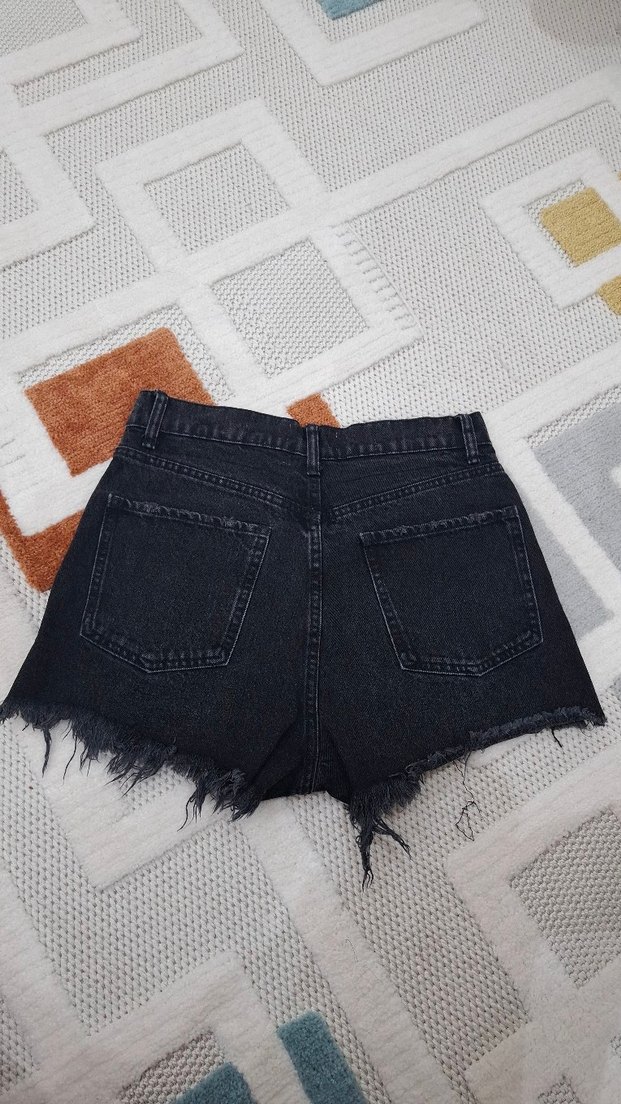 zara Siyah Yırtık Mini Kot Şort - Görsel 4