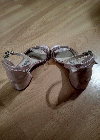 Kız Çocuk Pembe Parlak Süet Kemerli Özel Ayakkabı - Görsel 4