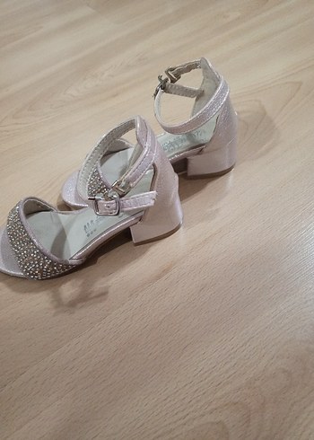 Kız Çocuk Pembe Parlak Süet Kemerli Özel Ayakkabı - Görsel 5