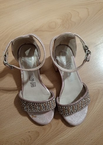 Kız Çocuk Pembe Parlak Süet Kemerli Özel Ayakkabı - Görsel 2