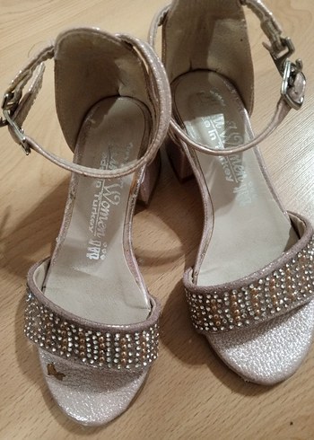 Kız Çocuk Pembe Parlak Süet Kemerli Özel Ayakkabı - Görsel 3