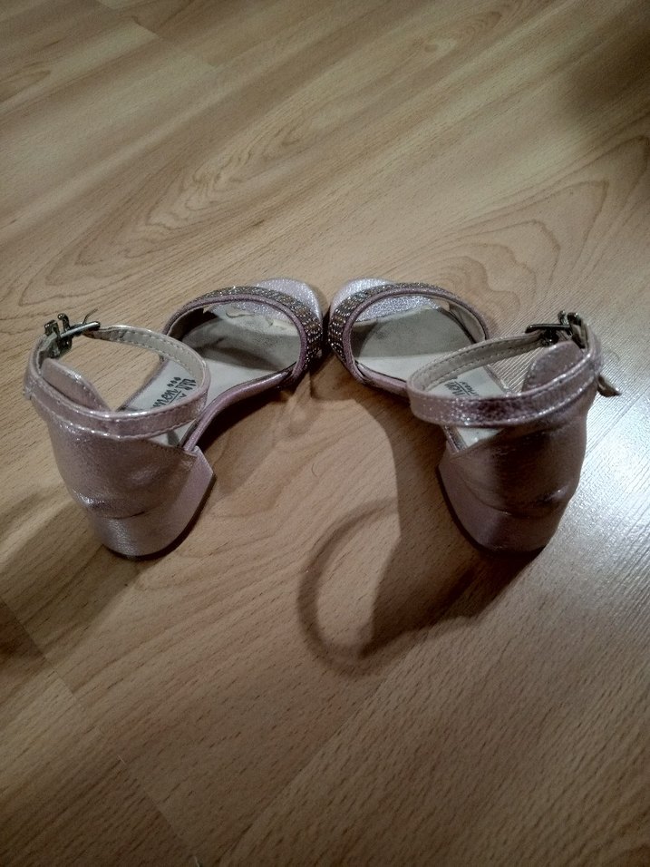 Kız Çocuk Pembe Parlak Süet Kemerli Özel Ayakkabı - Görsel 4