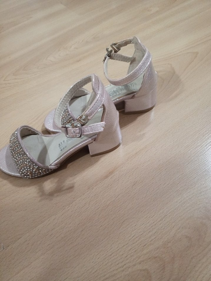 Kız Çocuk Pembe Parlak Süet Kemerli Özel Ayakkabı - Görsel 5