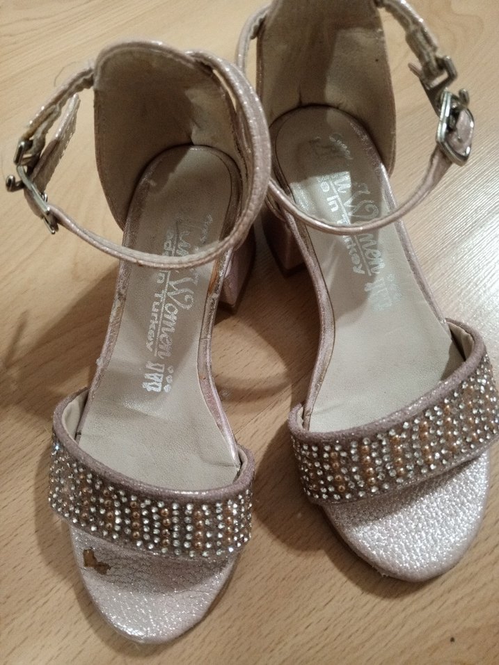 Kız Çocuk Pembe Parlak Süet Kemerli Özel Ayakkabı - Görsel 3