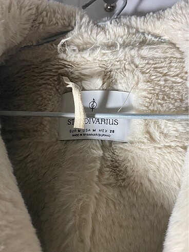 Stradivarius Stradivarius kürklü crop mont