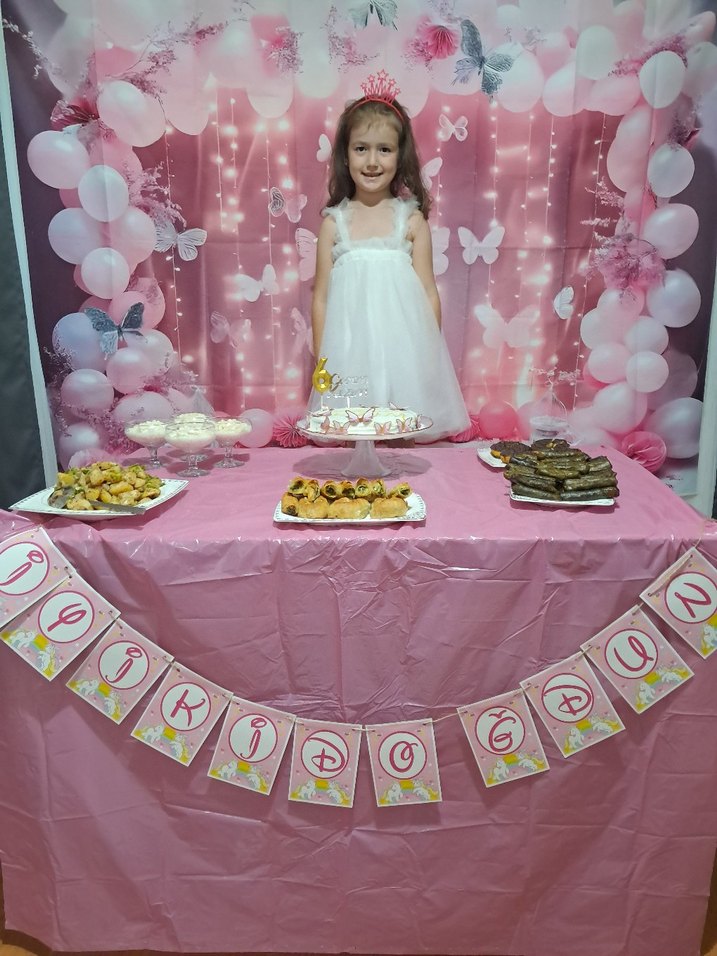 kelebek kanatlı beyaz elbise - Görsel 2