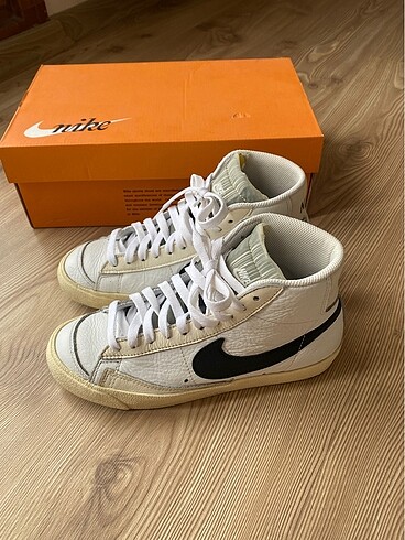 Nike Blazer Mid 77