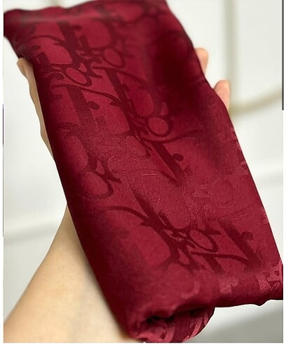 Bordo jakarlı şal