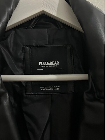 xs Beden siyah Renk PULL BEAR SİYAH DERİ CEKET