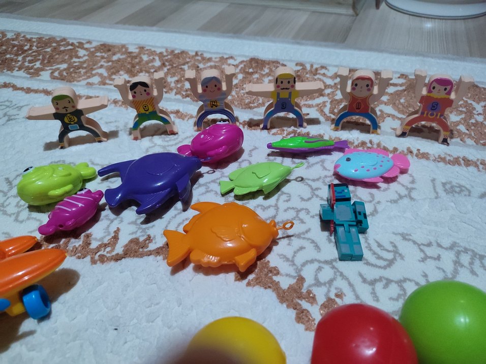 Renkli Plastik Deniz ve Figür Oyuncakları - Görsel 2