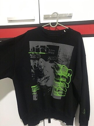 pullandbear sweatshirt