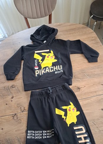 Pikachu Baskılı Siyah Kapüşonlu Erkek Eşofman Takımı h&m - Görsel 2