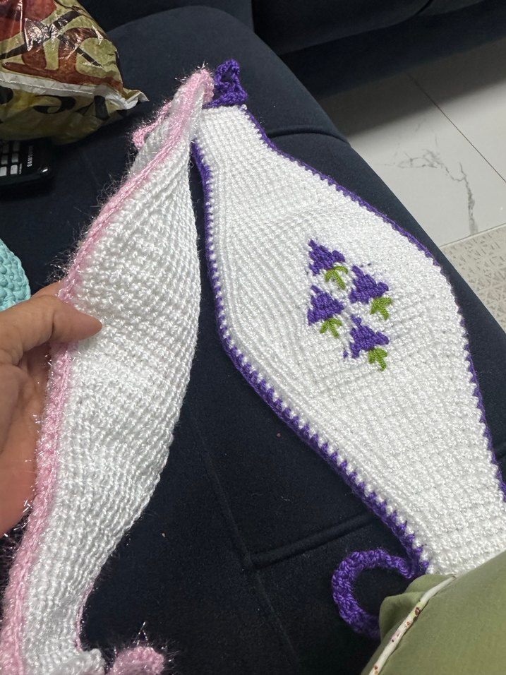 Mor Nakışlı Bebek Önlüğü - Görsel 2