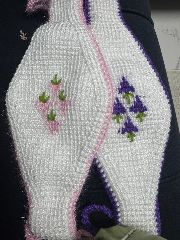 Mor Nakışlı Bebek Önlüğü - Görsel 3