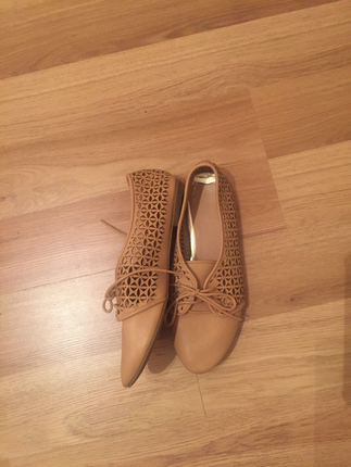 Bershka Delik desenli taba babet